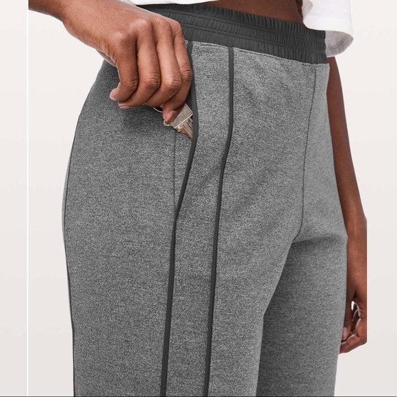 Lululemon Light Strides Crop Pants size 12 - Picture 10 of 10